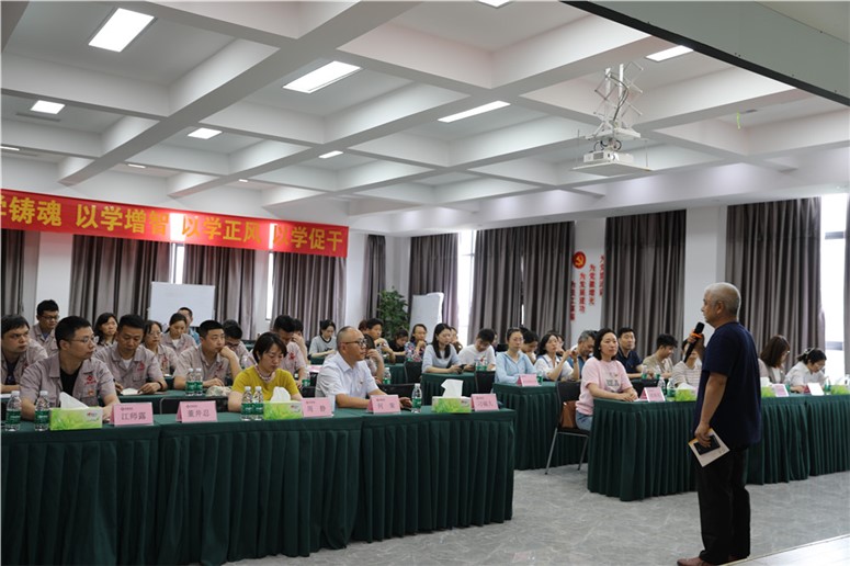 共享好課 共同進(jìn)步 ——“走基層，解難題，促發(fā)展”主題黨日活動(dòng)
